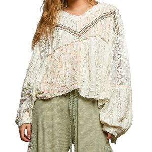 Boho Lace Crochet V-Neck Women's NWT Top in Cream